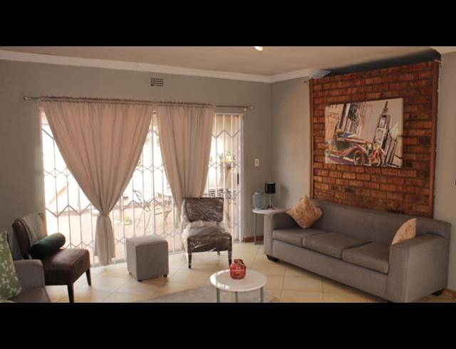 3 BEDROOM HOUSE FOR SALE IN BRACKENHURST